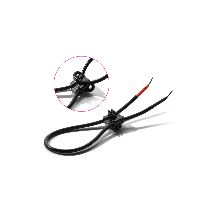 Mystim Heavenly Henry – Nahaufnahme des glatten Silikonmaterials und Rundstecker-Anschluss